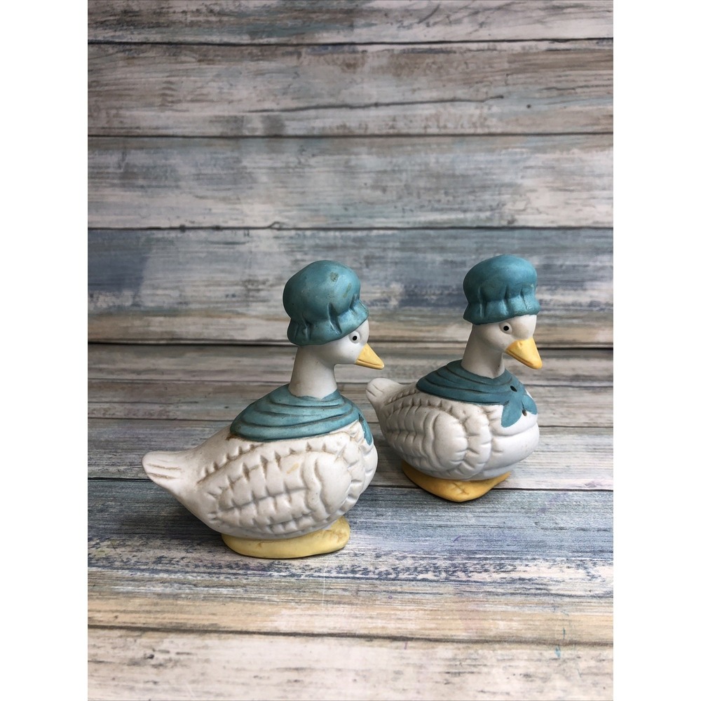 Geese Duck Salt Pepper Shaker  Vintage Blue Bonnet Farmhouse Animal Figurines 4'